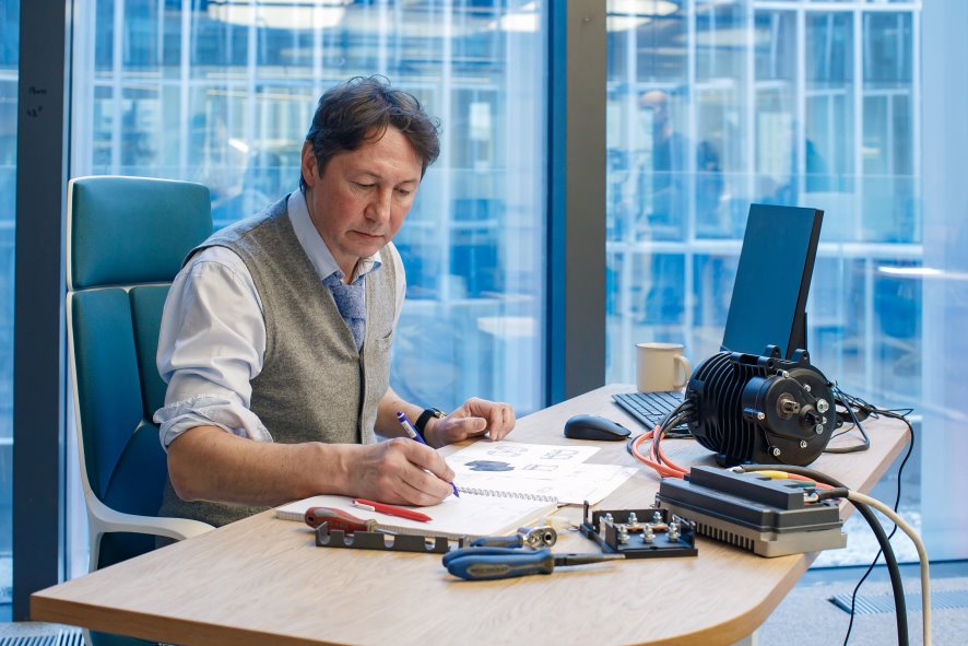 It специалист. Автоматизированное рабочее место арм это. Рограммирование в компьютерных система. Web программист. Разработчики компьютерного обеспечения.