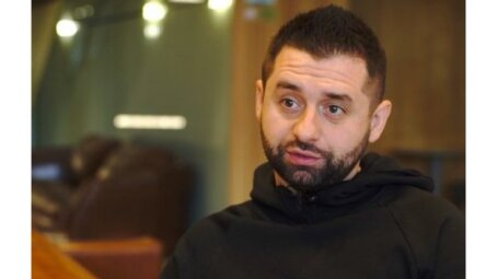 «Слуга народа» против Зеленского: как коррупционный скандал расколол правящую партию и грозит лишить Зеленского власти