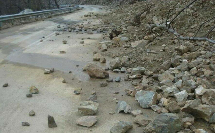 В Республике Алтай произошел камнепад, повредивший федеральную трассу Р-256