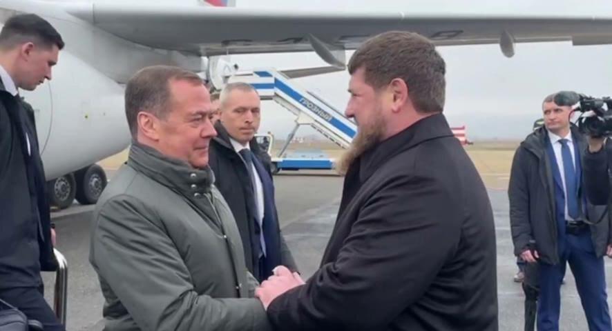 Дмитрий Медведев прибыл в Грозный