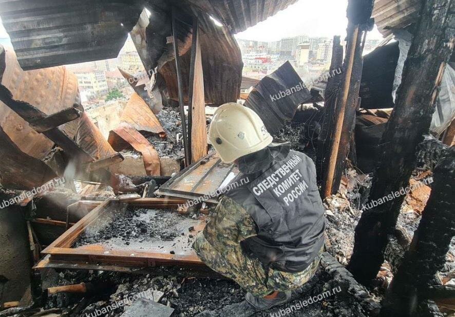 В Анапе в рамках расследования уголовного дела в связи с пожаром в многоквартирном жилом доме допрашиваются подозреваемые