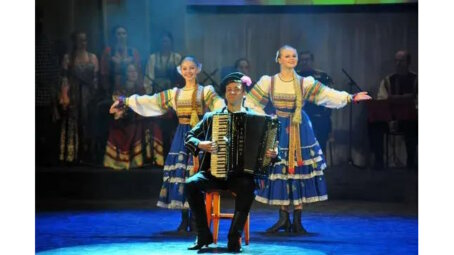 Вывески на иностранных языках заменят на русские с 1 марта 2026 года