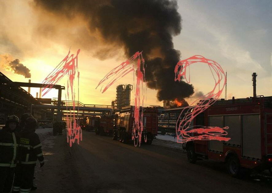 Рязанский нефтезавод подвергся атаке БПЛА, в результате удара началось возгорание