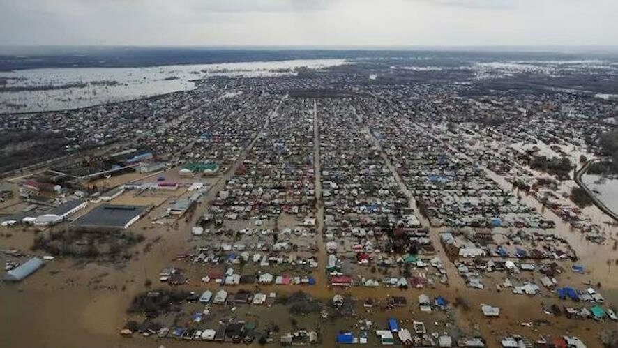 За сутки в Оренбургской области от воды освободилось 4 жилых дома и 65 приусадебных участков