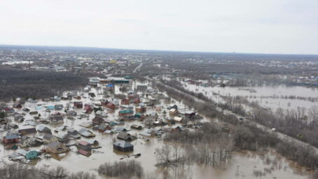 За последние 2 часа уровень воды на реке Тобол в Кургане вырос на 15 см, преодолев отметку «опасное явление»