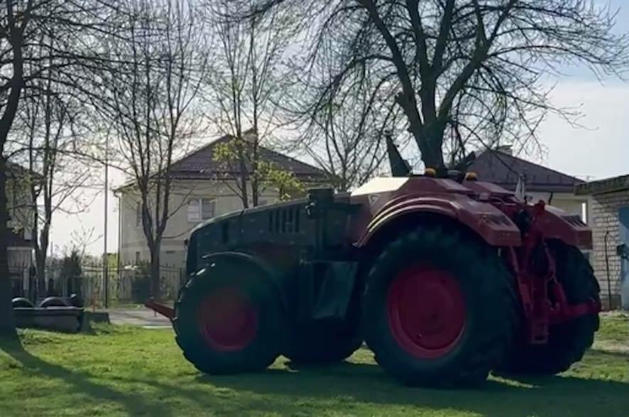 В Бресте проходит испытания первый беспилотный трактор