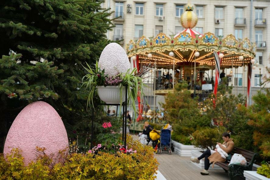 Цветочная фантазия и реальная благотворительность – в столице проходит фестиваль «Пасхальный дар»