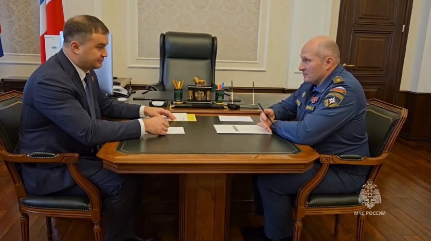 Глава МЧС России продолжает работу в Омской области