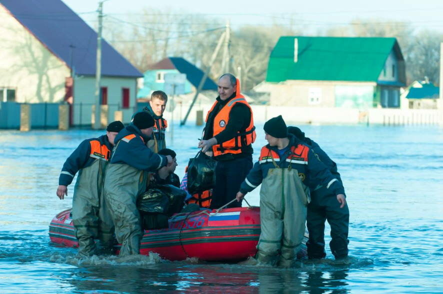 В ближайшие 24 часа прогнозируется дальнейшее повышение уровня воды в реке Урал и подтопление 3580 жилых домов