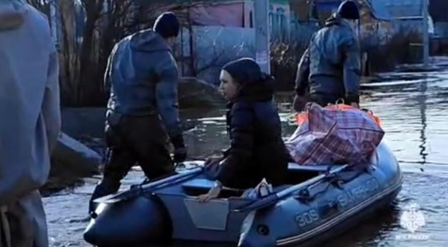 66 человек возможно пострадали при наводнении в Орске — источник 112