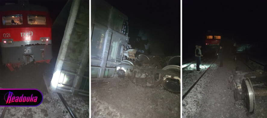 В Красноярском крае пассажирский поезд врезался в сошедший с пути вагон грузового состава