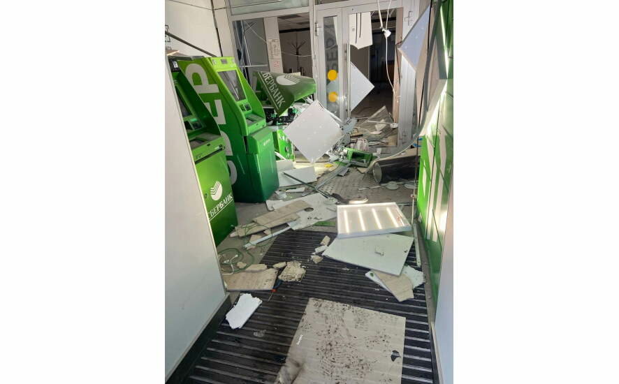 Неизвестный мужчина взорвал банкомат Сбербанка в Омске