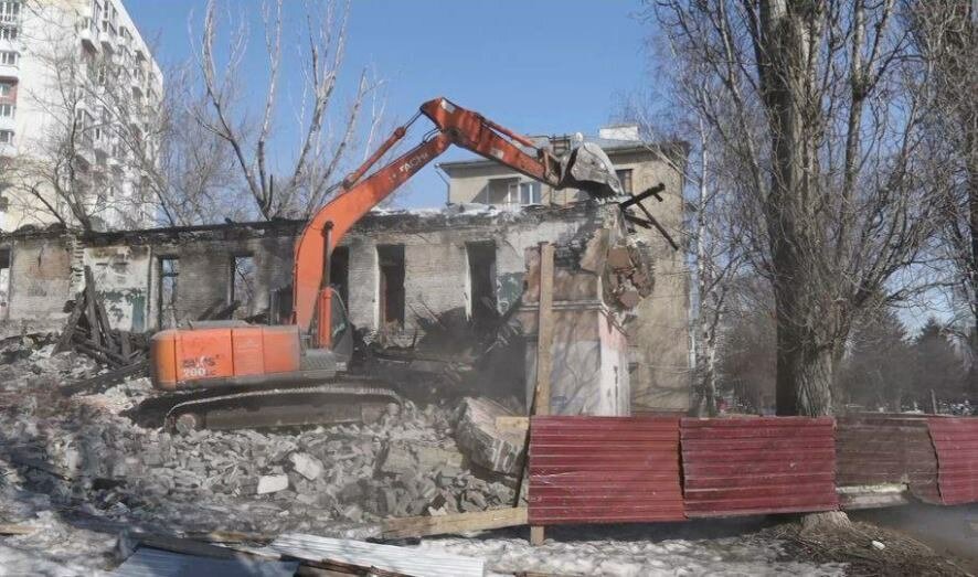 В Саратовской области продолжается снос расселенных аварийных домов