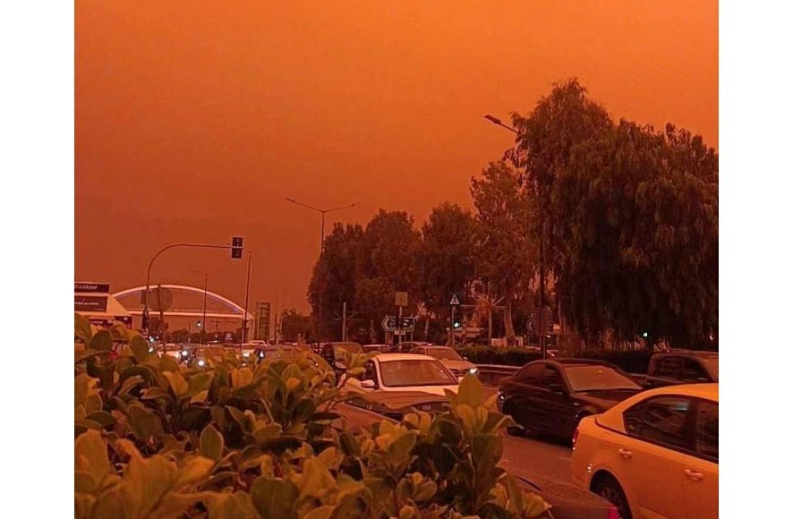 Земля превращается в Марс. В Греции и Ливии бушуют красные песчаные бури