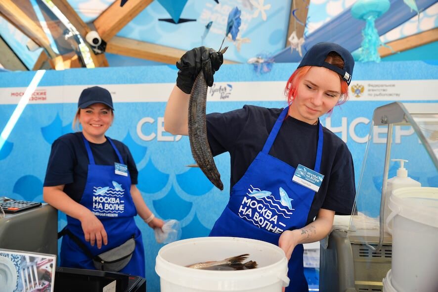 Гости фестиваля «Москва – на волне. Рыбная неделя» приобрели более 22 тонн рыбы и морепродуктов за первые дни