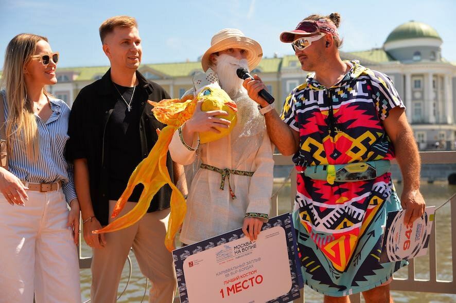 Более 600 SUP-бордов со сказочными персонажами прошли по Водоотводному каналу в рамках «Москва – на волне. Рыбная неделя»