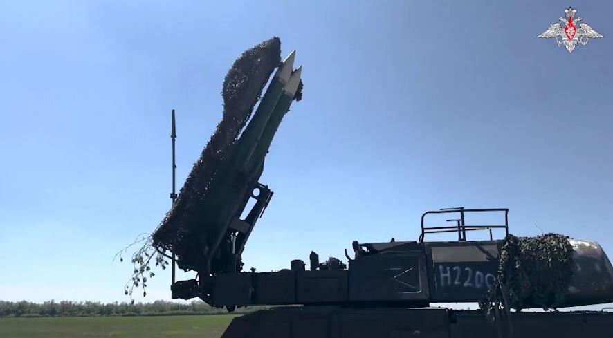Ночью дежурные средства ПВО перехватили и уничтожили 11 украинских беспилотников над регионами России