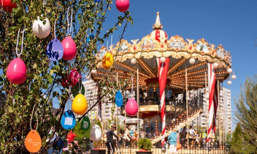 На 25 площадках фестиваля «Пасхальный дар» проходит акция «Пасхальное дерево добра»