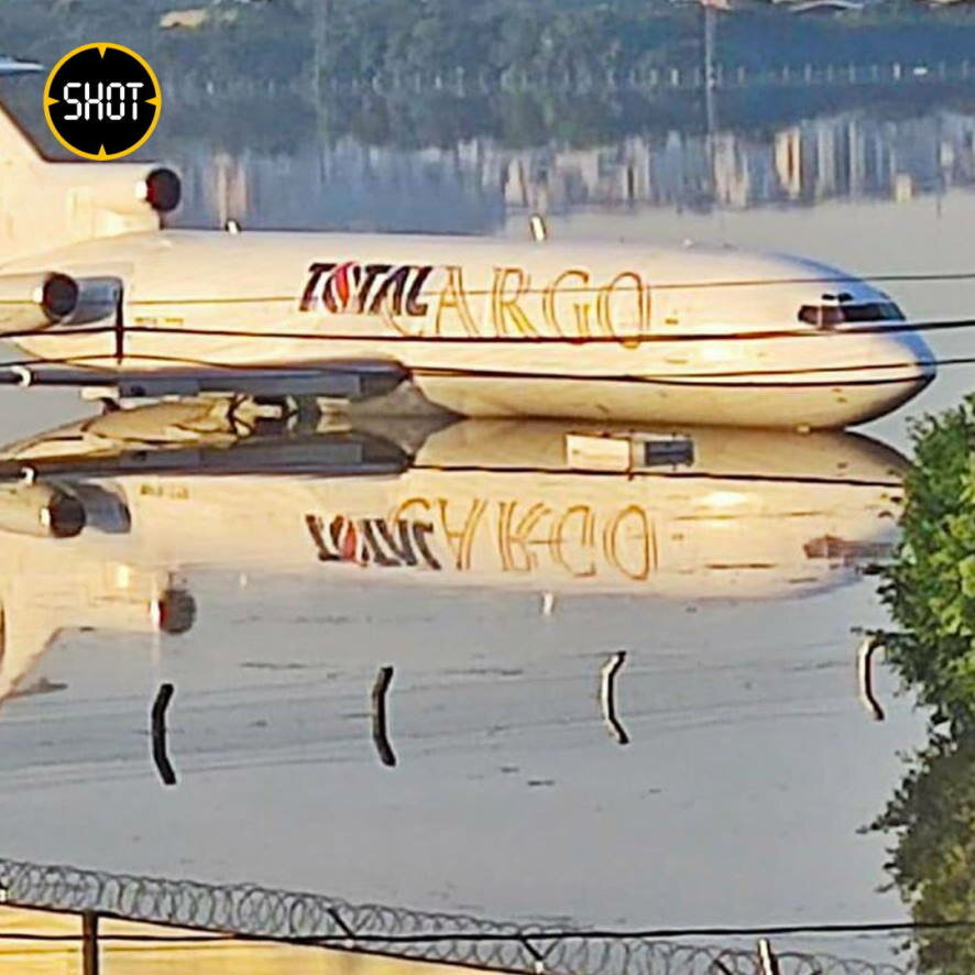 Бразильский аэропорт ушёл под воду вместе с самолётами