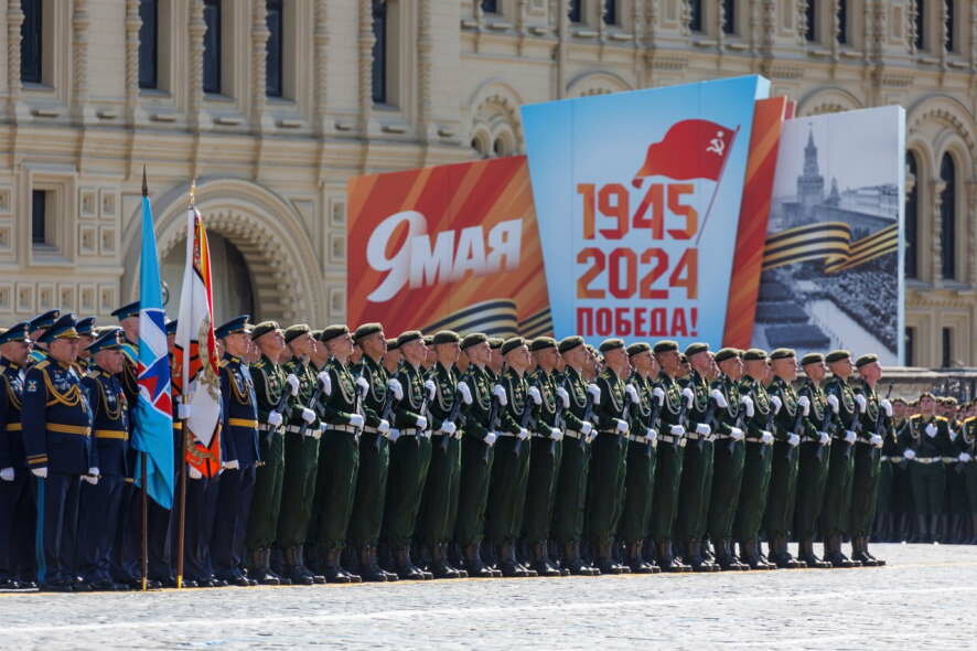 В Москве началось шествие Парада Победы