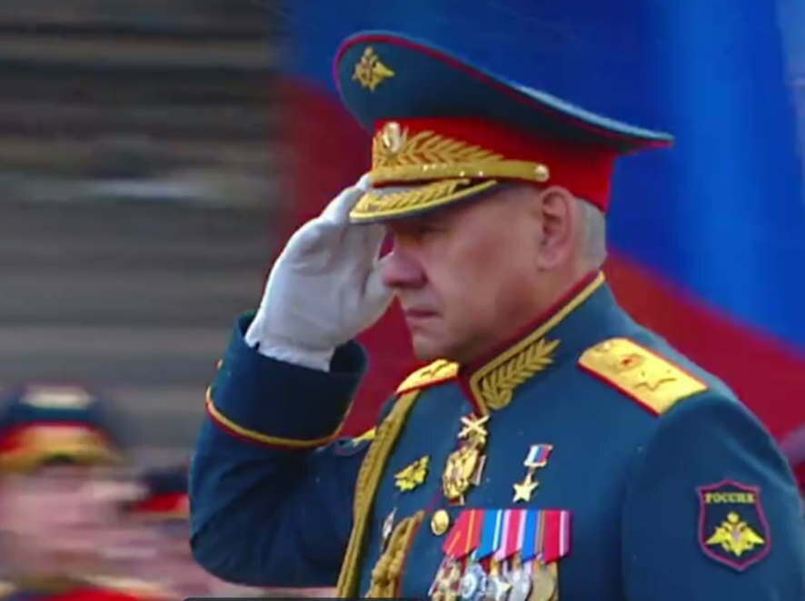 Министр обороны совершил объезд парадных расчетов войск на Красной Площади