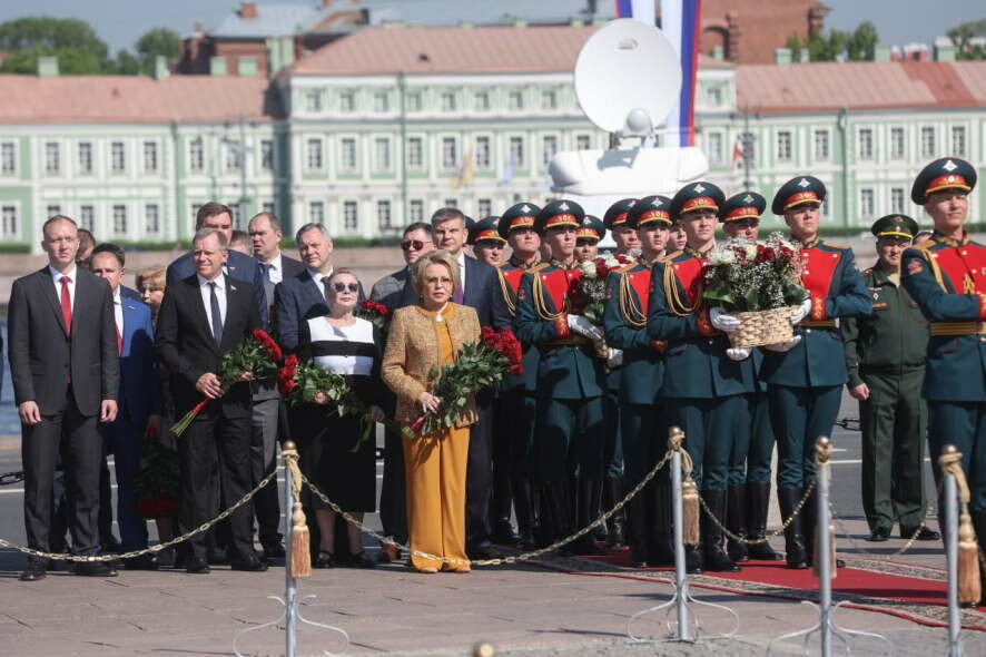 Валентина Матвиенко приняла участие в торжественных мероприятиях в честь 321-летия Санкт-Петербурга