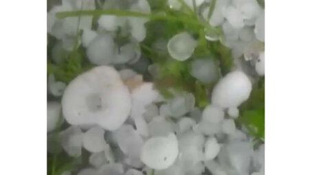 Град размером с яйцо выпал в Омске