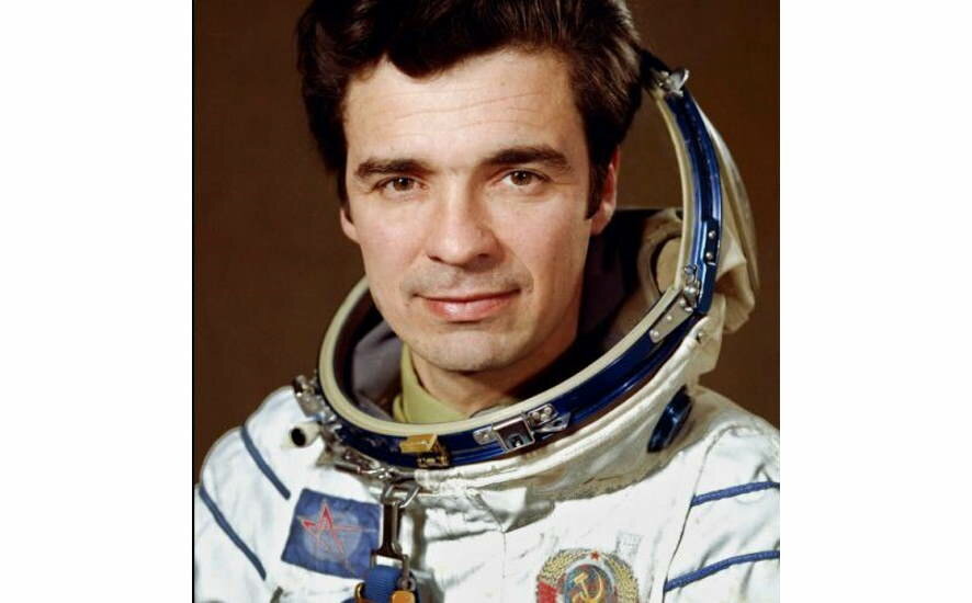 На 83-м году жизни умер Герой СССР, лётчик-космонавт Вячеслав Зудов, сообщили в «Роскосмосе»