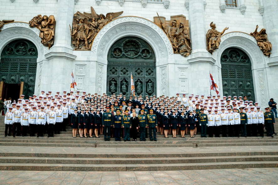 У храма Христа Спасителя в Москве состоялся объединённый выпуск довузовских организаций Минобороны России