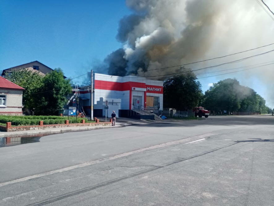 22 июня в посёлке Тёткино Курской области украинские дроны-камикадзе атаковали продовольственный магазин