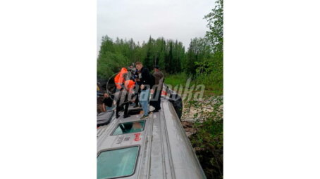 Количество погибших в ходе крушения поезда в Коми выросло до 2 человек