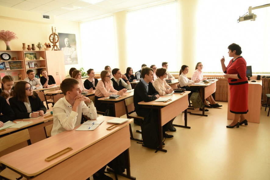 В этом году уже 82 школьника из 9 районов Саратовской области написали ЕГЭ на 100 баллов