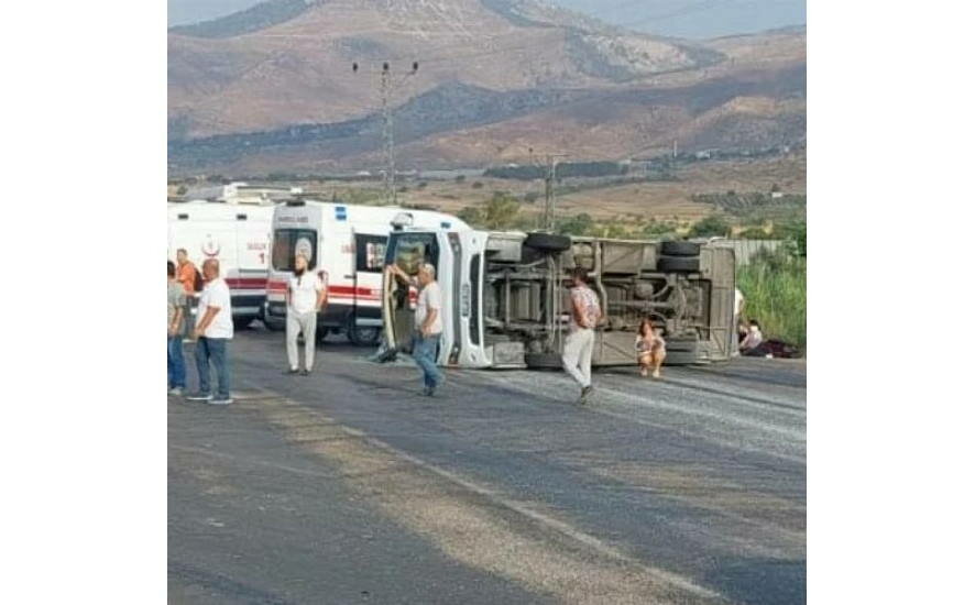 В Турции автобус выехал на встречку и столкнулся с легковушкой