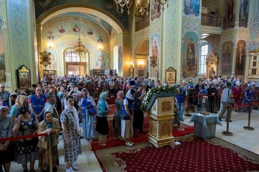 Более 45 тысяч верующих обратились к Казанской иконе Божией Матери в Саратове