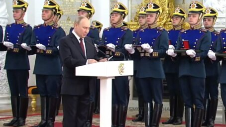 Путин поздравил россиян с Днём России и вручил медали Героя Труда и Государственные премии