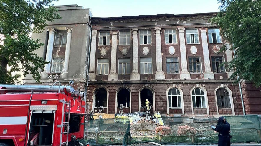 Сегодня утром горело здание школы №2 на улице Мичурина