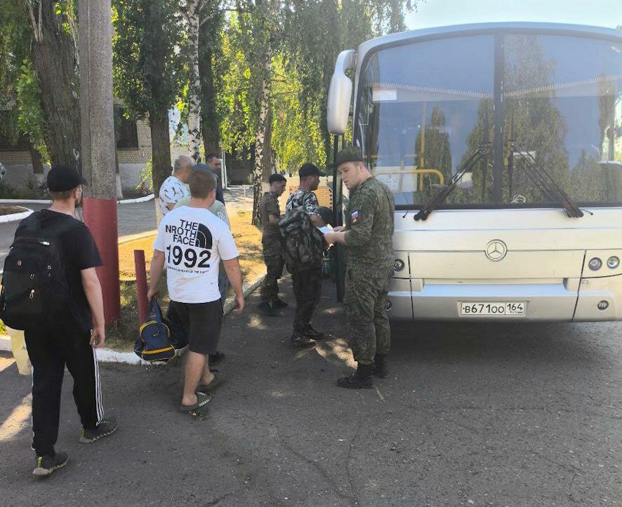 Очередная группа контрактников из Саратова отправилась в зону СВО