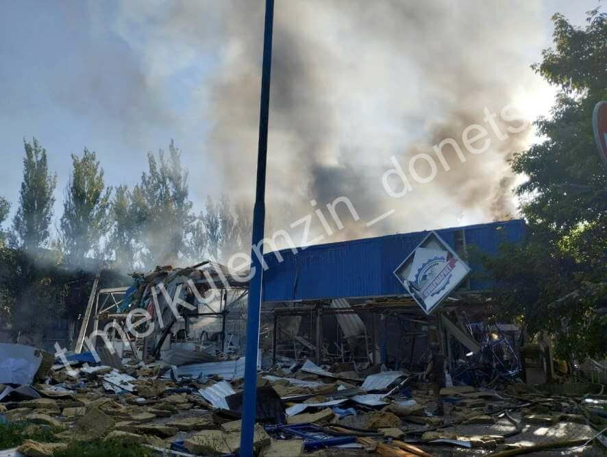 ВСУ варварски уничтожили единственный супермаркет в Киевском районе Донецка