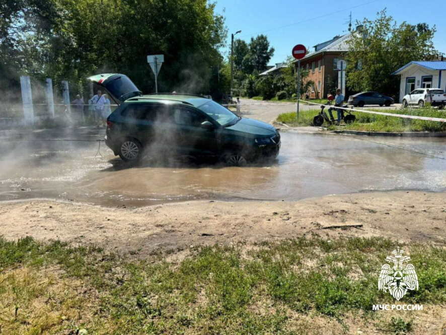 При проведении аварийно-спасательных работ пострадали сотрудники МЧС России