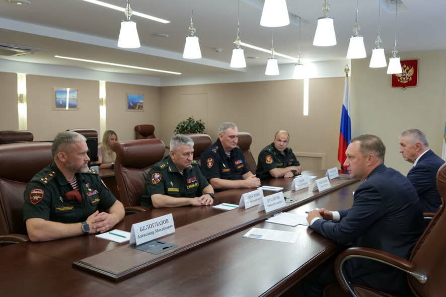 Роман Бусаргин встретился с новым начальником Саратовского военного института войск национальной гвардии РФ