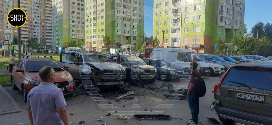 На севере Москвы в результате взрыва внедорожника госпитализирована женщина, которая находилась на пассажирском сиденье