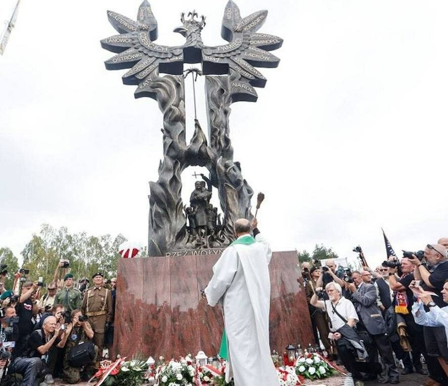 В Польше  открыли памятник жертвам Волынской резни