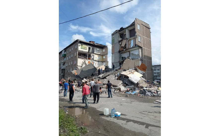 Три человека спасены из-под завалов жилой пятиэтажки в Нижнем Тагиле