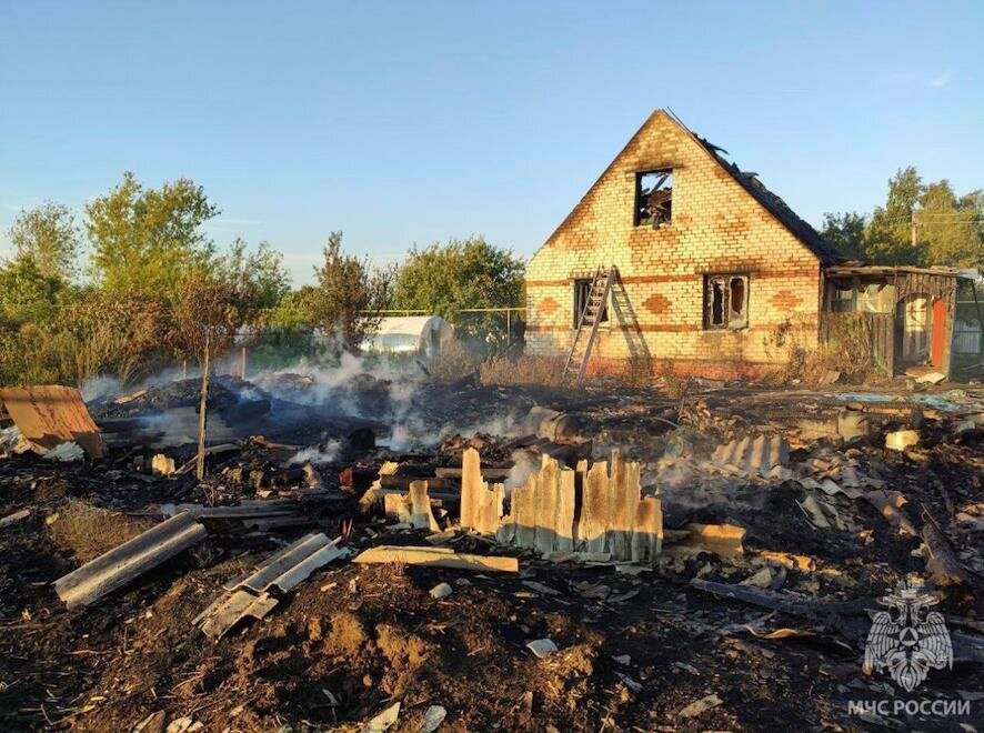 В Мордовии дети хотели пожарить хлеб на костре, а в итоге сожгли дом, сарай и гараж