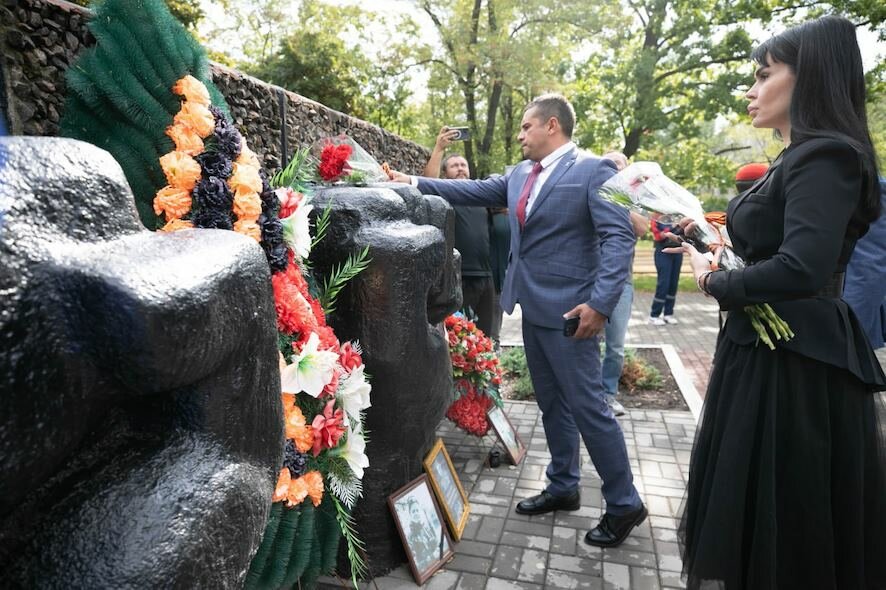 Мариуполь отмечает День освобождения от немецко-фашистских захватчиков