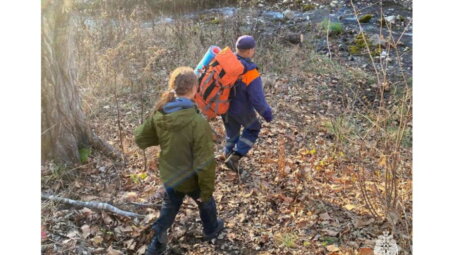 В Приморье спасатели МЧС России эвакуировали ребенка с туристского маршрута