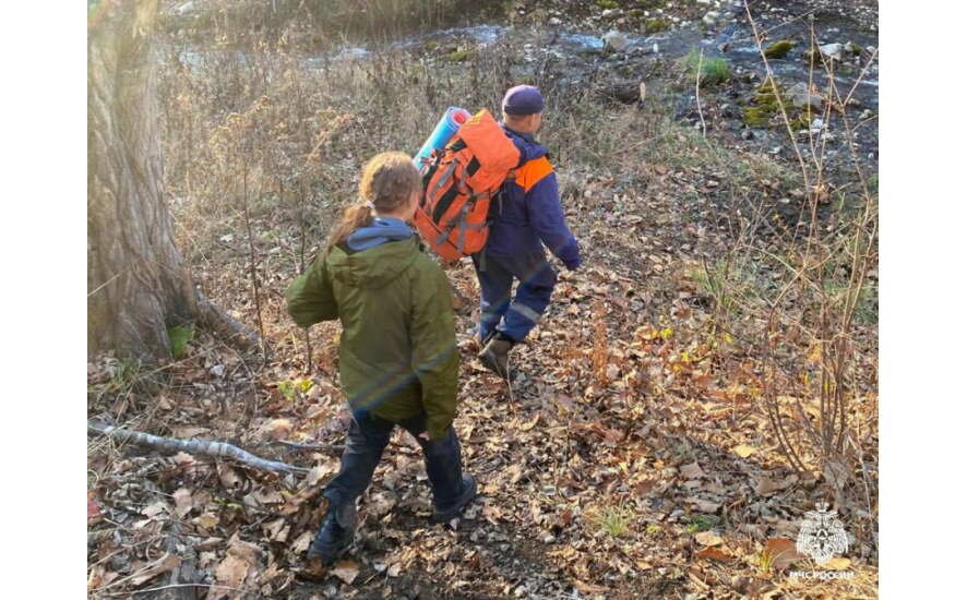 В Приморье спасатели МЧС России эвакуировали ребенка с туристского маршрута