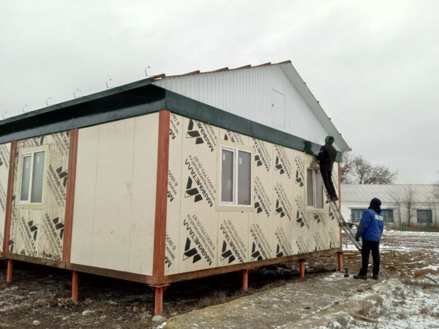 В селе Варфоломеевка Александрово-Гайского района начался монтаж нового ФАПа