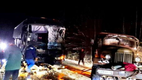 Пассажирский автобус, ехавший по маршруту Братск — Тулун, врезался в лесовоз