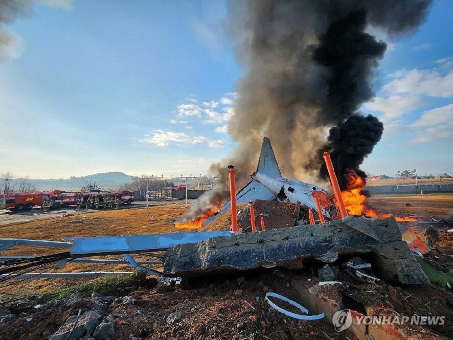 В Южной Корее при посадке разбился пассажирский Boeing 737-800